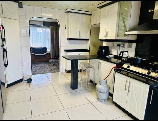 3 BEDROOM HOUSE FOR SALE IN SHALLCROSS